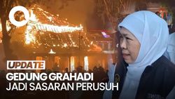 Video: Sedihnya Khofifah saat Gedung Grahadi Hangus Dibakar
