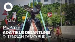 Video: Massa Buruh Demo di Patung Kuda, Bawa Patung Tikus Digantung
