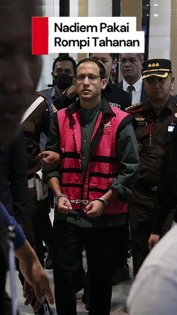 Video: Jadi Tersangka, Nadiem Pakai Rompi Tahanan Kejagung