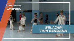 Belajar Menarikan Tari Bendana dengan Kipas di Lampung  