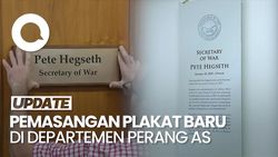 Video: Momen Plakat Menteri Perang Dipasang di Pentagon AS