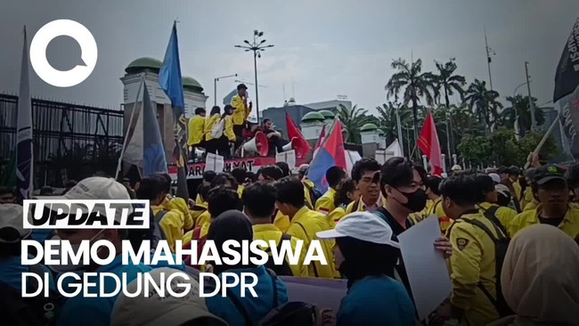 Video: Massa Mahasiswa Demo di Gedung DPR, Kawal Tuntutan 17+8