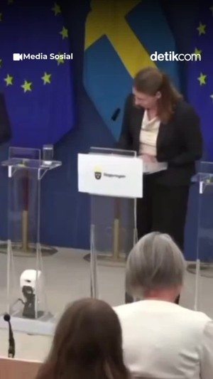 Video: Menteri Kesehatan Baru Swedia Ambruk saat Konferensi Pers Perdana