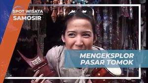 Berbelanja Souvenir Unik di Pasar Tomok, Samosir  