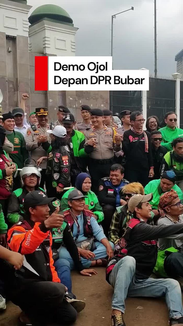 Video: Massa Demo Ojol di Depan DPR Bubar