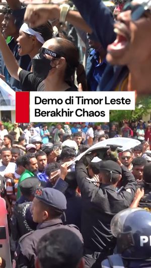 Video Demo Chaos di Timor Leste: DPR Nyerah-Massa Belum Puas