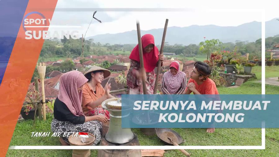 Menikmati Kegiatan Canda Tawa Saat Membuat Kolontong di Desa Cibuluh, Subang