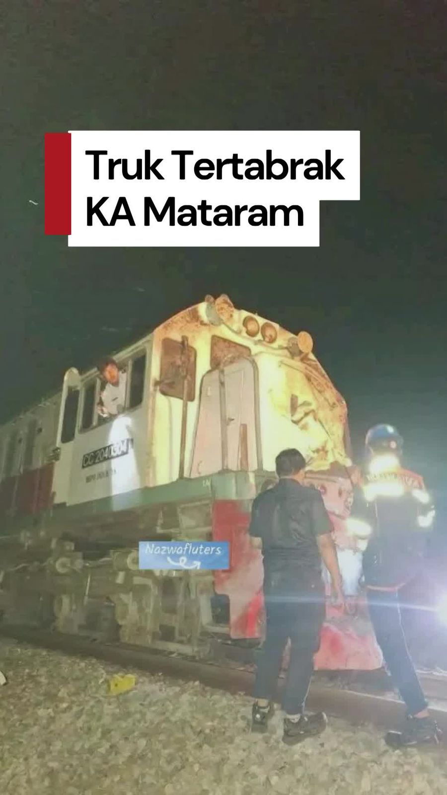 Video: Truk Muatan Pasir Tertabrak KA Mataram di Indramayu