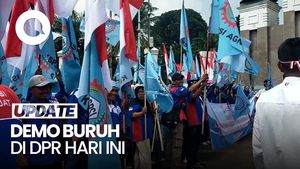 Video: Massa Buruh Mulai Padati Depan Gedung DPR