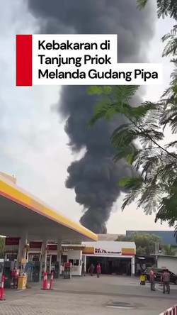 Video Gudang Pipa di Tanjung Priok Terbakar, 80 Personel Damkar Diterjunkan
