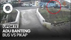 Video: Rekaman CCTV Detik-detik Bus Adu Banteng dengan Pikap di Bantul