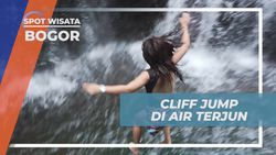 Melompat Dari Ketinggian di Curug Balong Endah, Bogor