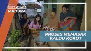 Saksikan Proses Memasak Kaldu Kokot Bersama Warga Madura yang Ramah