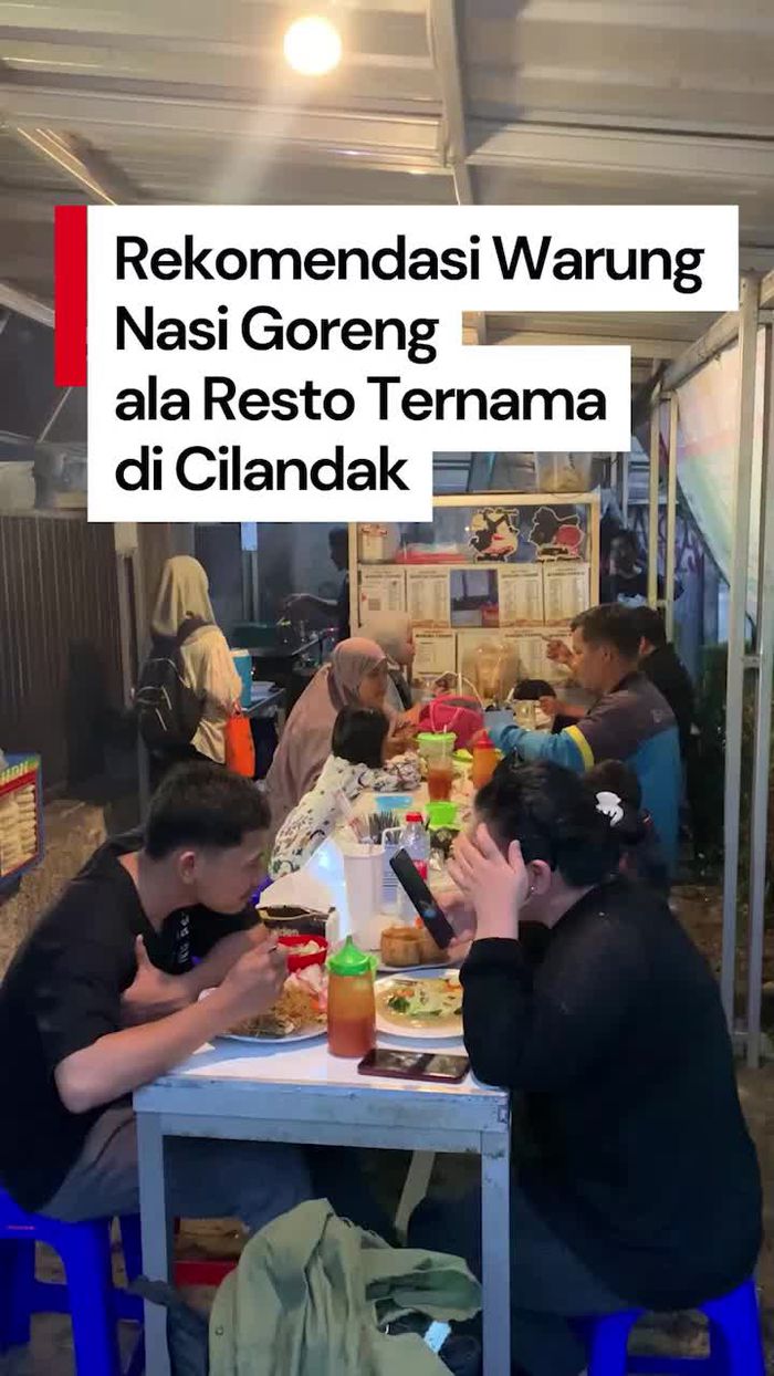 Video: Lezatnya Warung Nasi Goreng Pak Dhe ala Restoran Ternama
