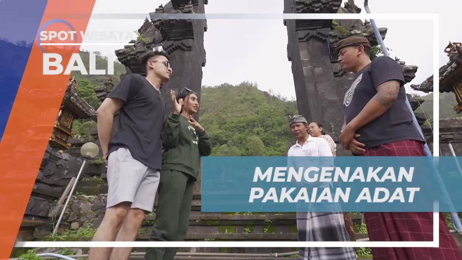 Mengenakan Pakaian Adat di Terunyan, Bali