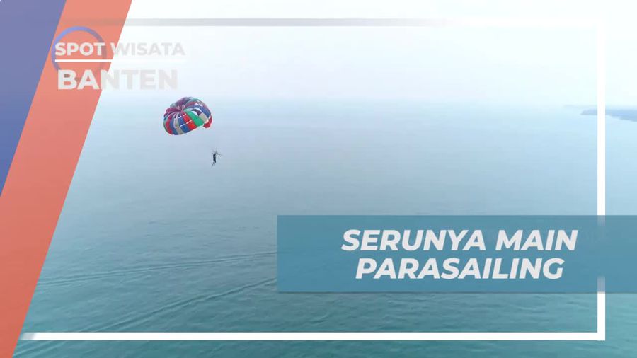 Menikmati Keindahan Pemandangan dari Atas saat Bermain Parasailing di Banten, Banten