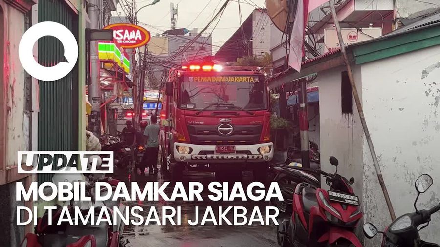 Video: Damkar Siagakan 3 Unit Mobil Pemadam di TKP Kebakaran Tamansari