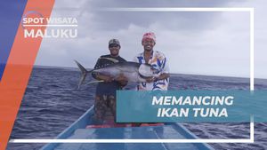 Memancing Ikan Tuna di Desa Bere-Bere, Morotai, Maluku