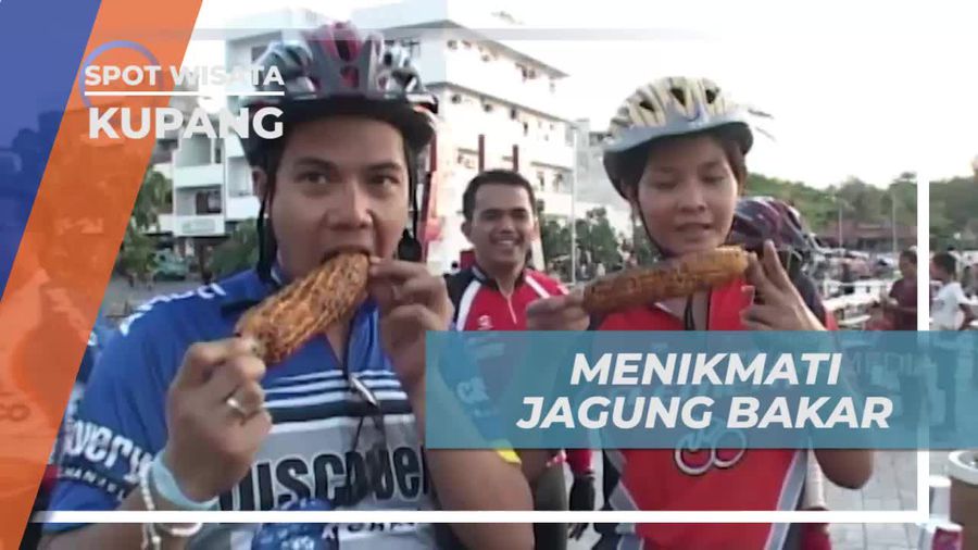 Menikmati Jagung Bakar di Pantai Kupang