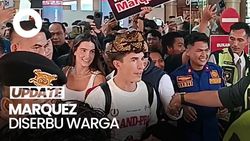 Video: Momen Marquez Diserbu Warga saat Tiba di Lombok