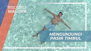 Menjelajahi Pasir Timbul di Maluku