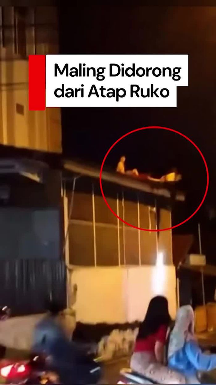 Video: Pria Diduga Maling di Pekanbaru Alami Kritis Usai Didorong dari Atap Ruko