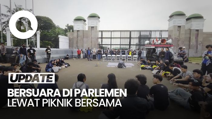 Video Demo Bak Piknik, Mahasiswa Baca Novel hingga Mancing di DPR