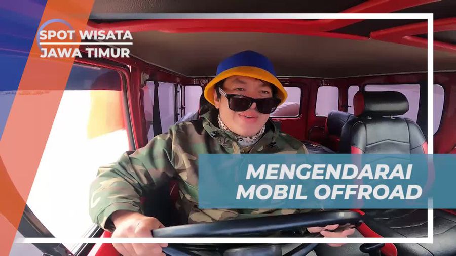 Mengendarai Mobil Offroad di Pasir Berbisik, Jawa Timur