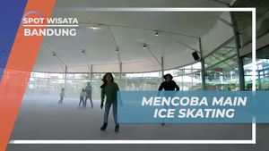 Mencoba Serunya Bermain Ice Skating di Bandung