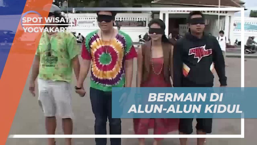 Bermain di Alun-alun Kidul, Yogyakarta