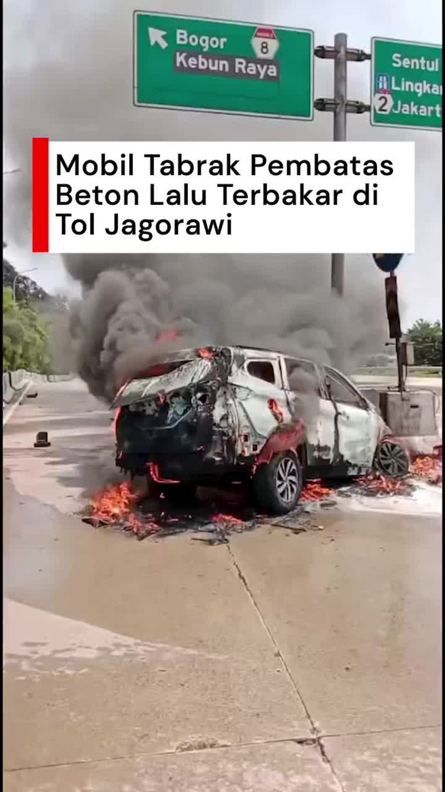 Video: Mobil Kecelakaan hingga Terbakar di Tol Jagorawi Video: Mobil Kecelakaan hingga Terbakar di Tol Jagorawi