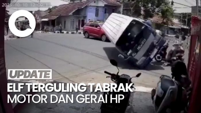 Video: Detik-detik Elf Terguling Tabrak 2 Motor dan Gerai HP di Ciamis