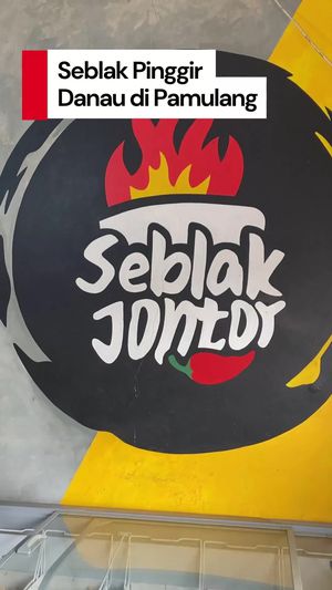 Video: Nyobain Seblak Prasmanan Pinggir Danau di Pamulang