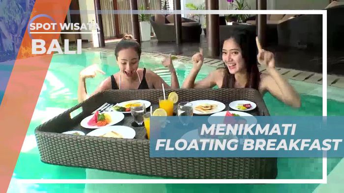 Menikmati Floating Breakfast yang Menggoda di Villa di Bali
