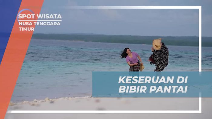 Berlari Ceria di Bibir Pantai Pulau Nuse, Nusa Tenggara Timur