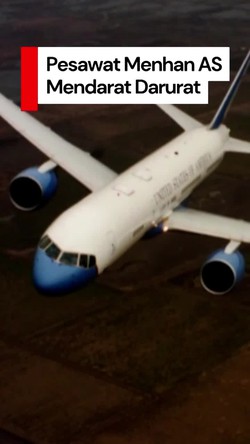 Video: Pesawat Menteri Pertahanan AS Mendarat Darurat Karena Kaca Retak