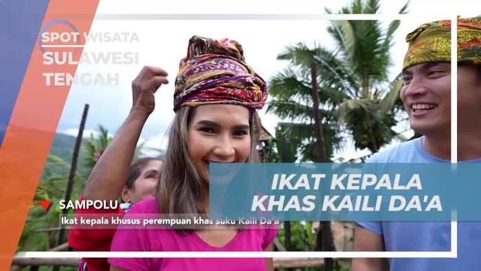 Menerima Ikat Kepala Khas Suku Kaili Daa di Sulawesi Tengah