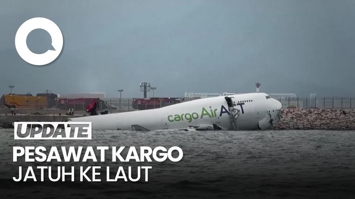 Video: Pesawat Kargo Jatuh ke Laut di Hong Kong, 2 Orang Tewas