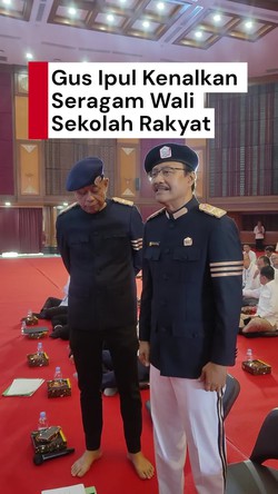 Video: Gaya Gus Ipul Pakai Seragam Wali Asrama Sekolah Rakyat