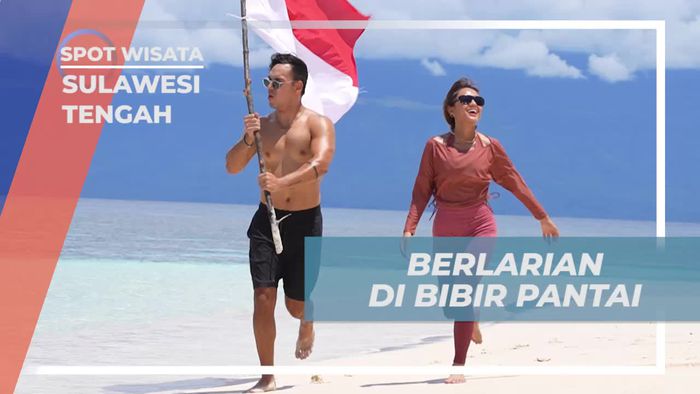 Berlari Ceria di Bibir Pantai Tinalapu, Sulawesi Tengah