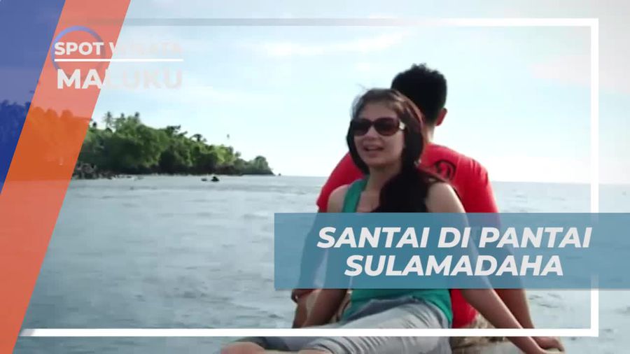 Bersantai di Pantai Sulamadaha yang Menenangkan, Maluku