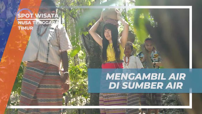 Ambil Air Bersama Warga Suku Boti di Nusa Tenggara Timur Ambil Air Bersama Warga Suku Boti di Nusa Tenggara Timur