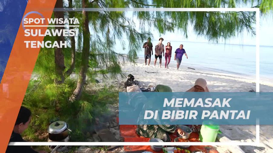 Mengolah Masakan Khas Suku Bajo di Pinggir Pantai, Sulawesi Tengah Mengolah Masakan Khas Suku Bajo di Pinggir Pantai, Sulawesi Tengah