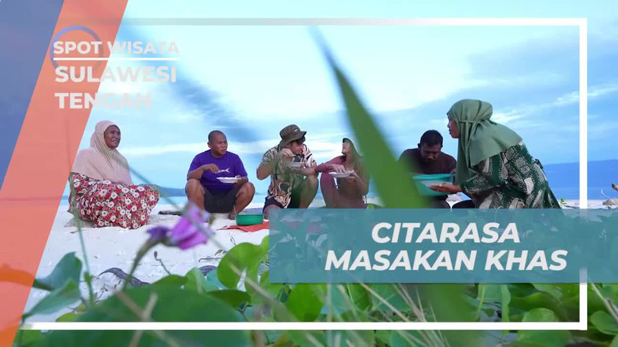 Menikmati Hidangan Lezat Suku Bajo di Pinggir Laut, Sulawesi Tengah Menikmati Hidangan Lezat Suku Bajo di Pinggir Laut, Sulawesi Tengah