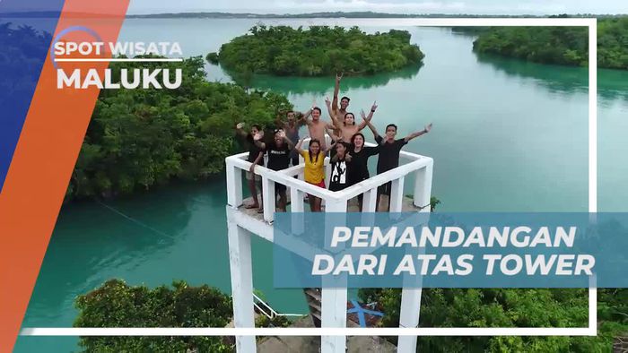 Mengagumi Pemandangan Indah dari Atas Tower di Maluku