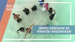 Berseru-seru di Pantai Madwaer yang Mengagumkan, Kepulauan Kei