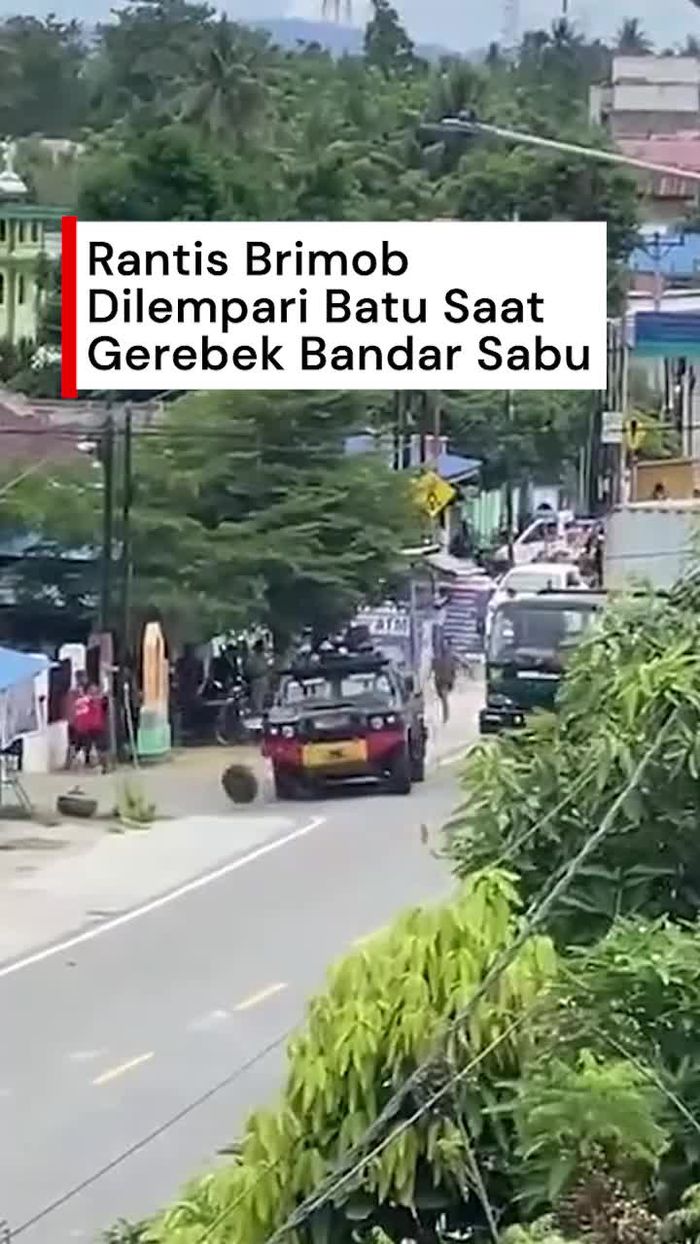 Video: Viral Rantis Brimob Dilempari Batu Saat Gerebek Bandar Narkoba di Palu