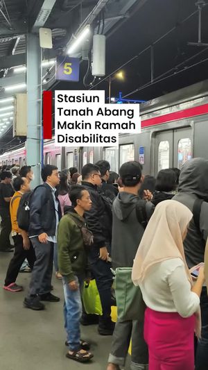Video: Upaya Stasiun Tanah Abang Bikin Peron 3-4 Ramah Disabilitas