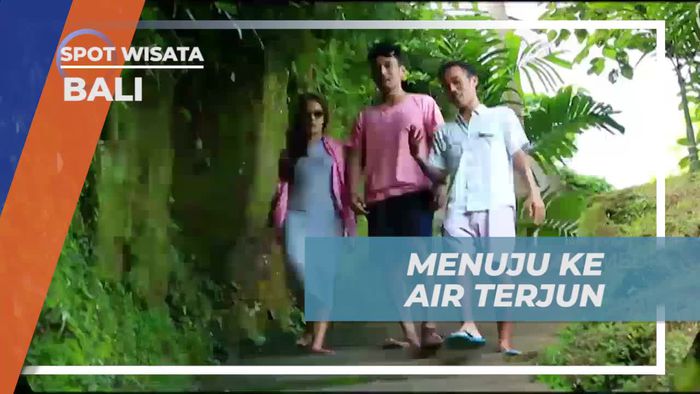 Menyusuri Anak Tangga Menuju Air Terjun dan Menikmati Pemandangan Hijau di Bali  