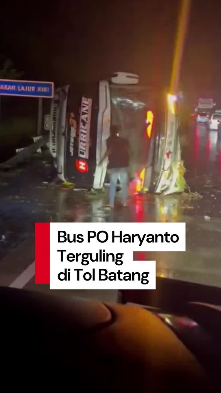 Video: Bus PO Haryanto Terguling di Tol Batang, 3 Orang Tewas